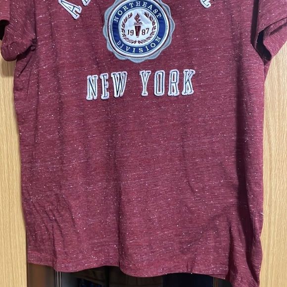 Aeropostale size Large red short sleeve tee shirt with embroidered logo patch - Picture 4 of 9